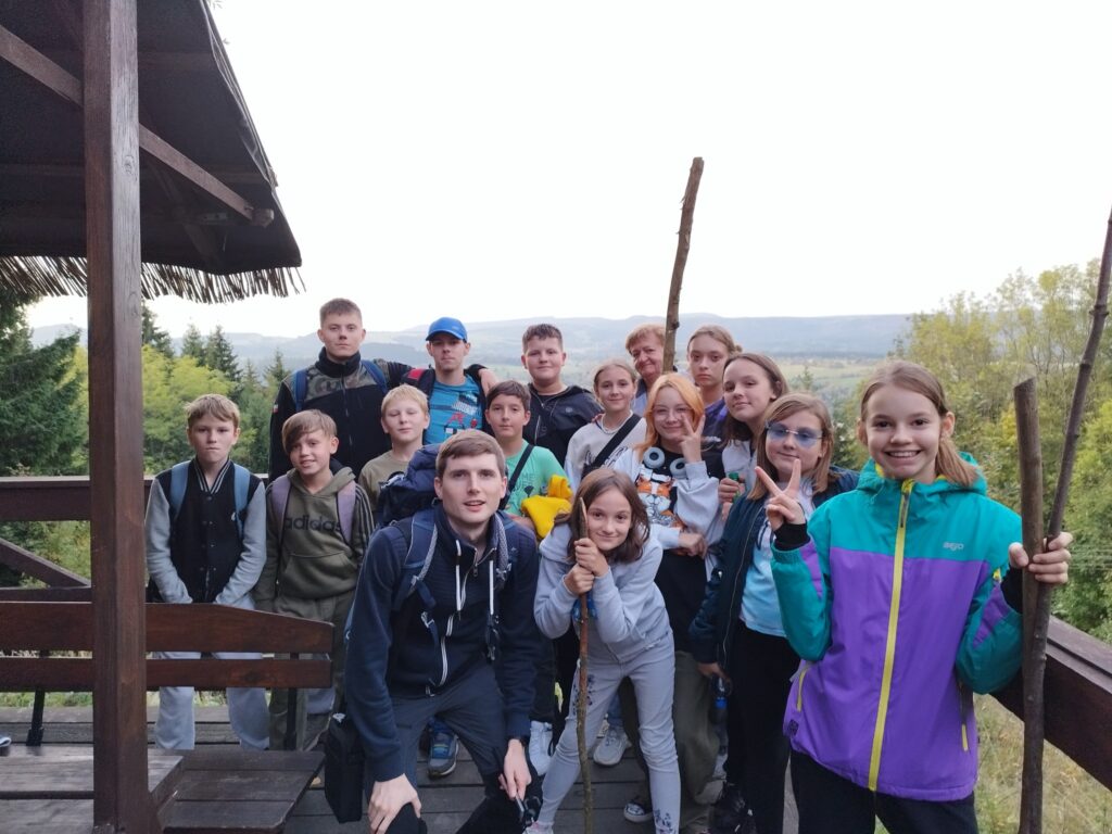Uczestnicy wyjazdu integracyjnego w Góry Stołowe.