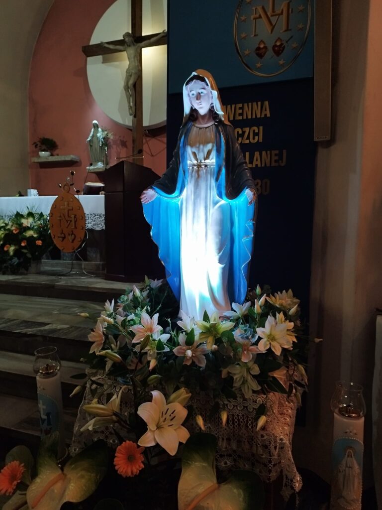 Zdjęcia z wizyty sióstr miłosierdzia św. Wincentego a Paolo i ks. Macieja Kauczaka CM w parafii św. Józefa Rzemieślnika we Wrocławiu.